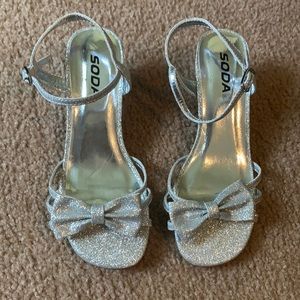 Girls Sz 3 dress shoe